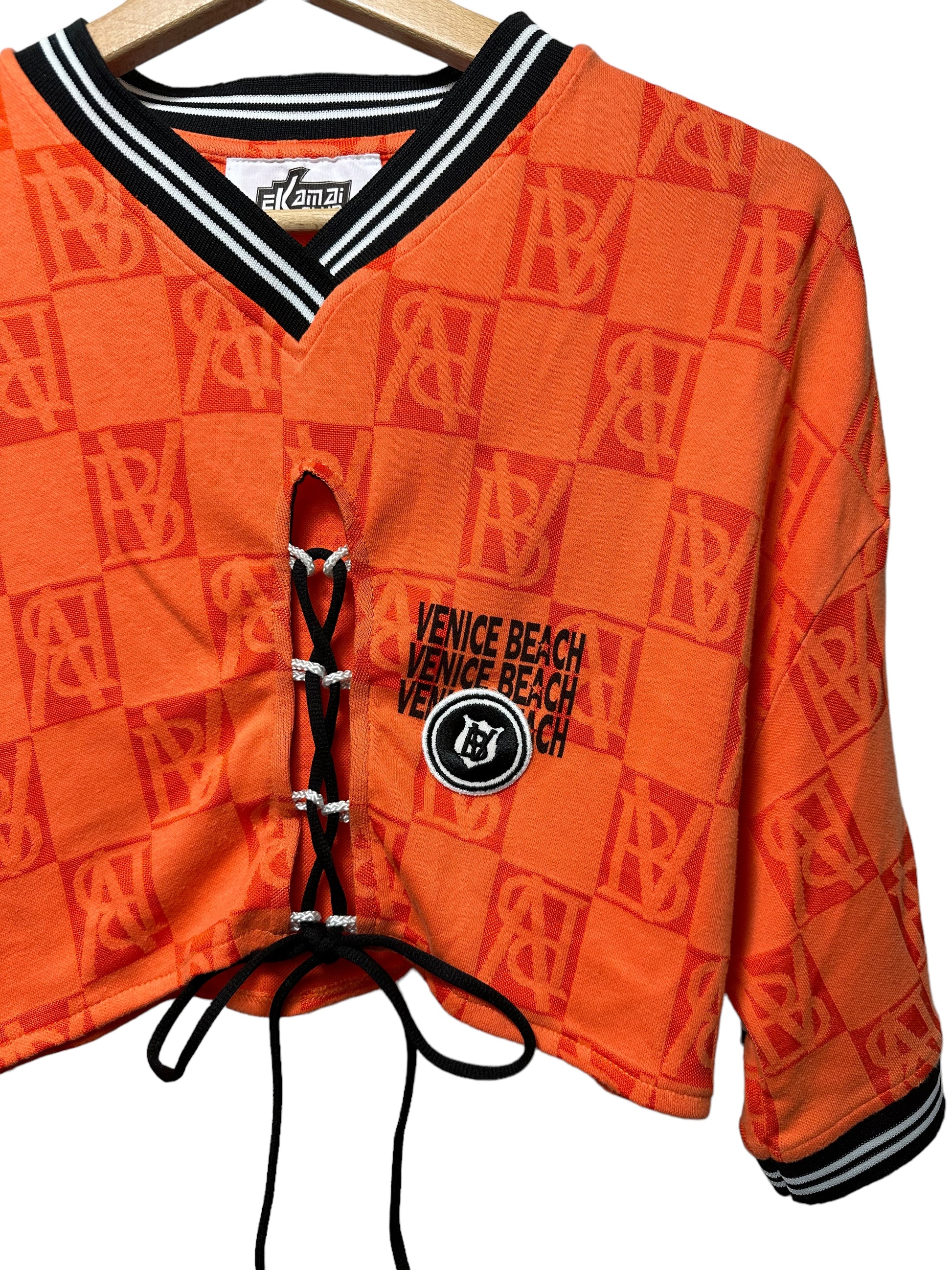 SET Reworked Camiseta Crop + Falda Venice Beach - Ekamai Club