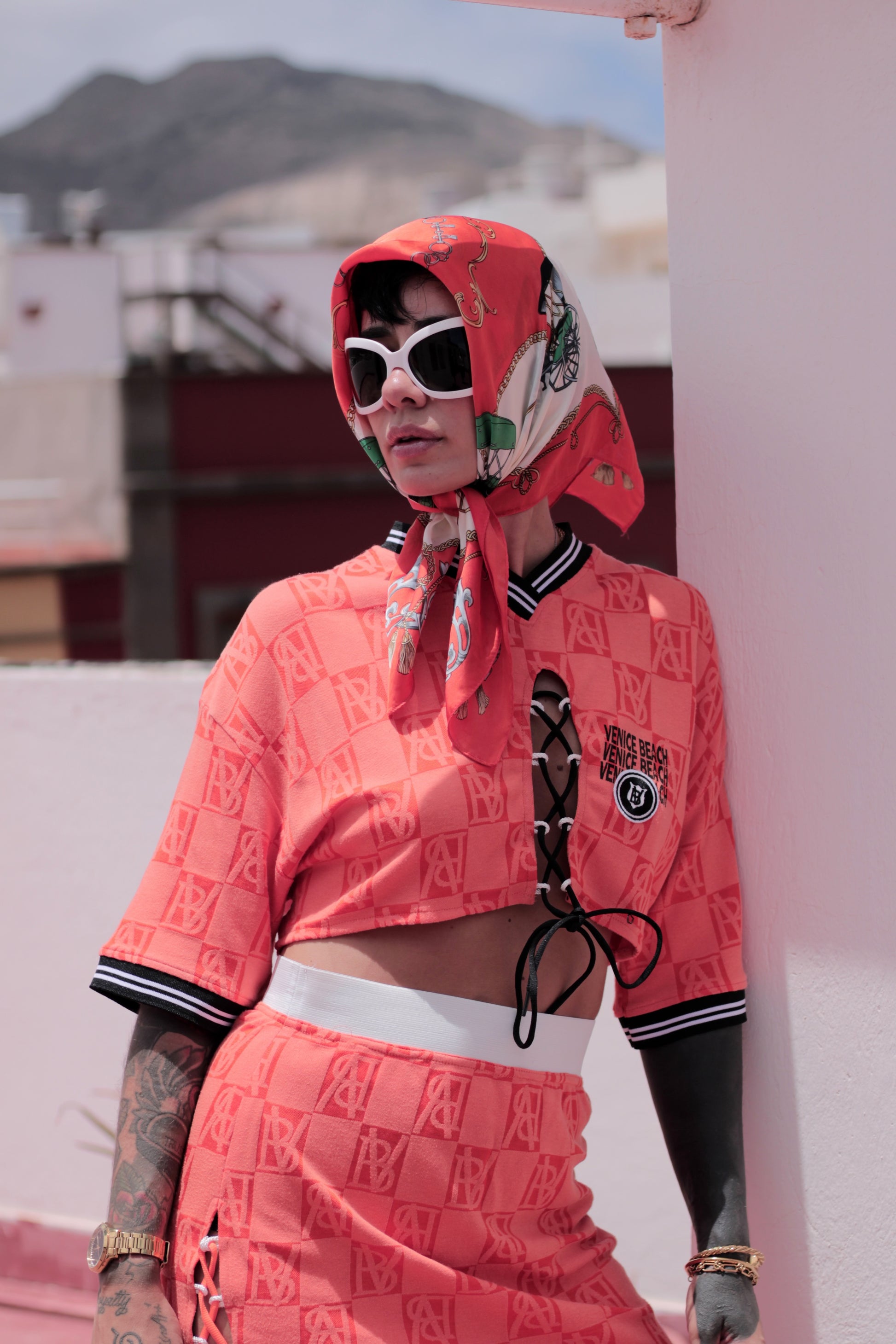 SET Reworked Camiseta Crop + Falda Venice Beach - Ekamai Club