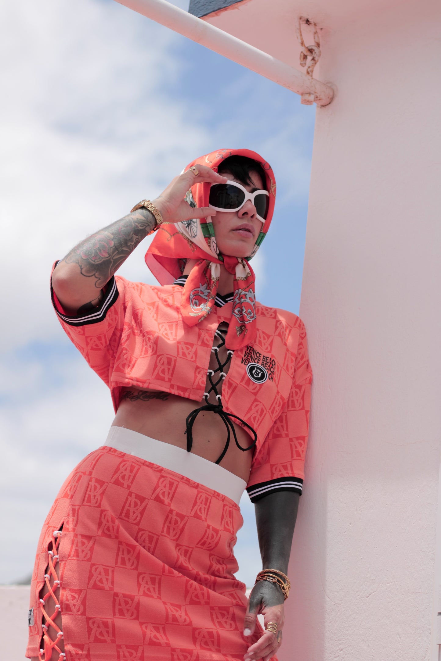 SET Reworked Camiseta Crop + Falda Venice Beach - Ekamai Club